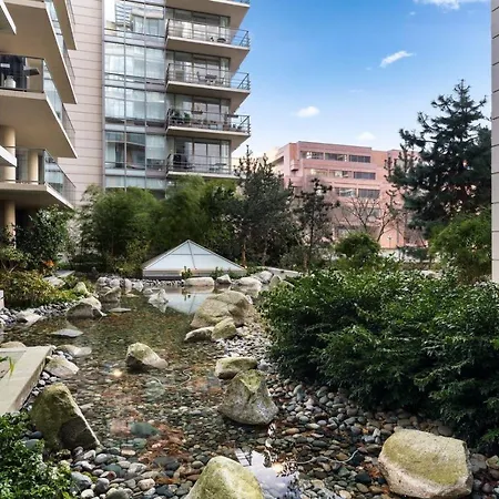 Waterfalls Hotel - Suite In Falls Downtown With Pool Victoria Exterior photo